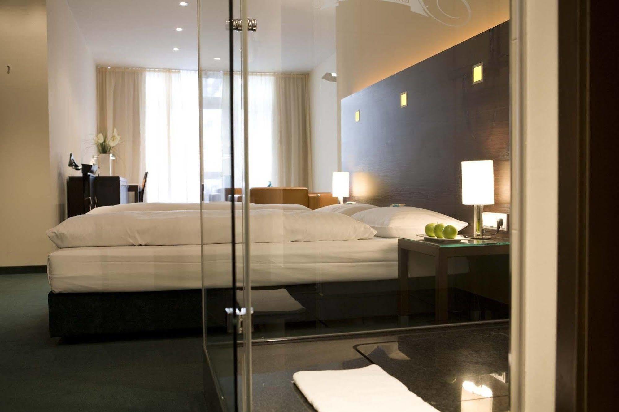 Flemings Hotel Frankfurt Hamburger Allee Франкфурт на Майн Екстериор снимка